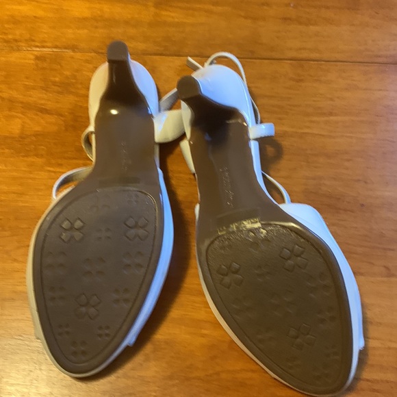 Bone color High Heels - Picture 4 of 5